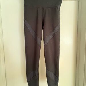 Aerie Black Chill Play Move Leggings